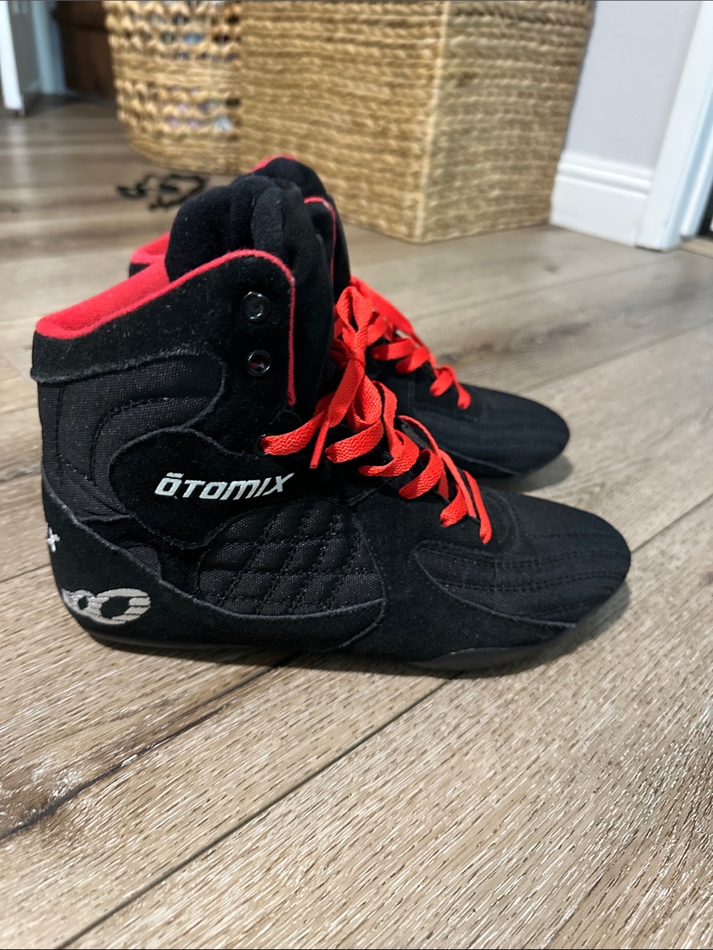 Mens High-Top Black & Red Wrestling Sneakers